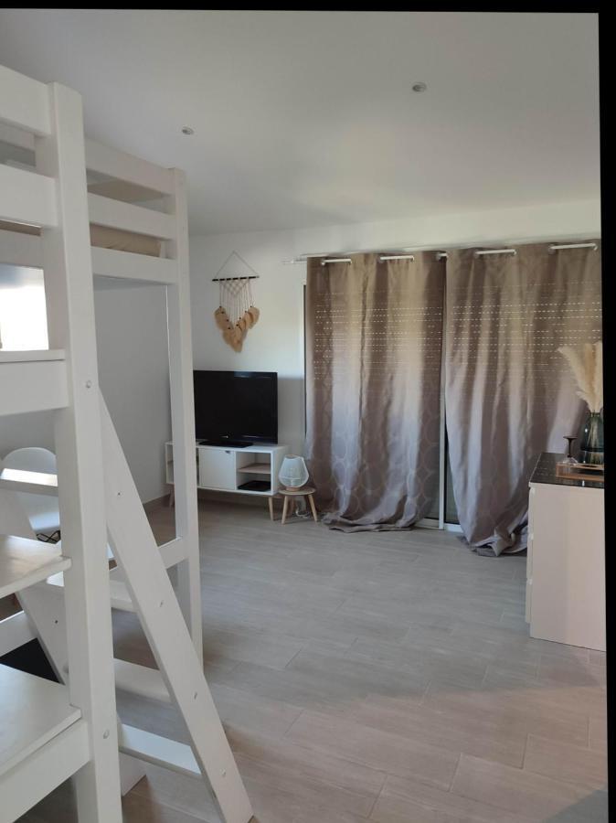 F1 Avec Un Espace Jardin Apartment Gattieres Exterior photo